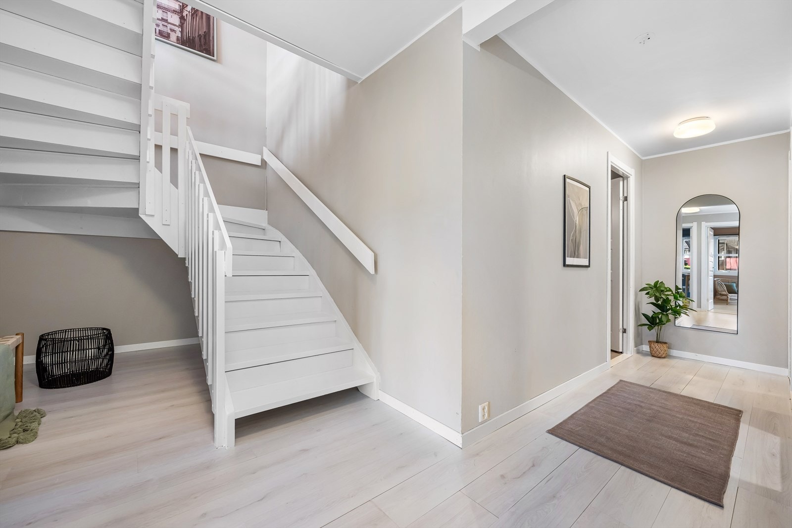 Trappen leder deg videre til underetasjen. Galleribilde