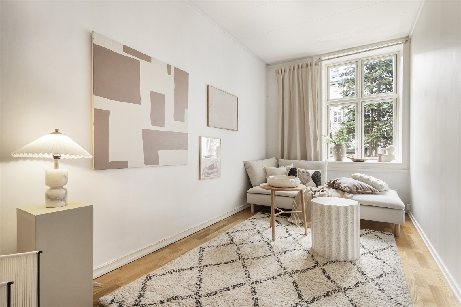 Camilla Bjerke Olsen i Nordvik ønsker velkommen til Bjerregaards gate 60A! Foto: Natalie Harila Galleribilde