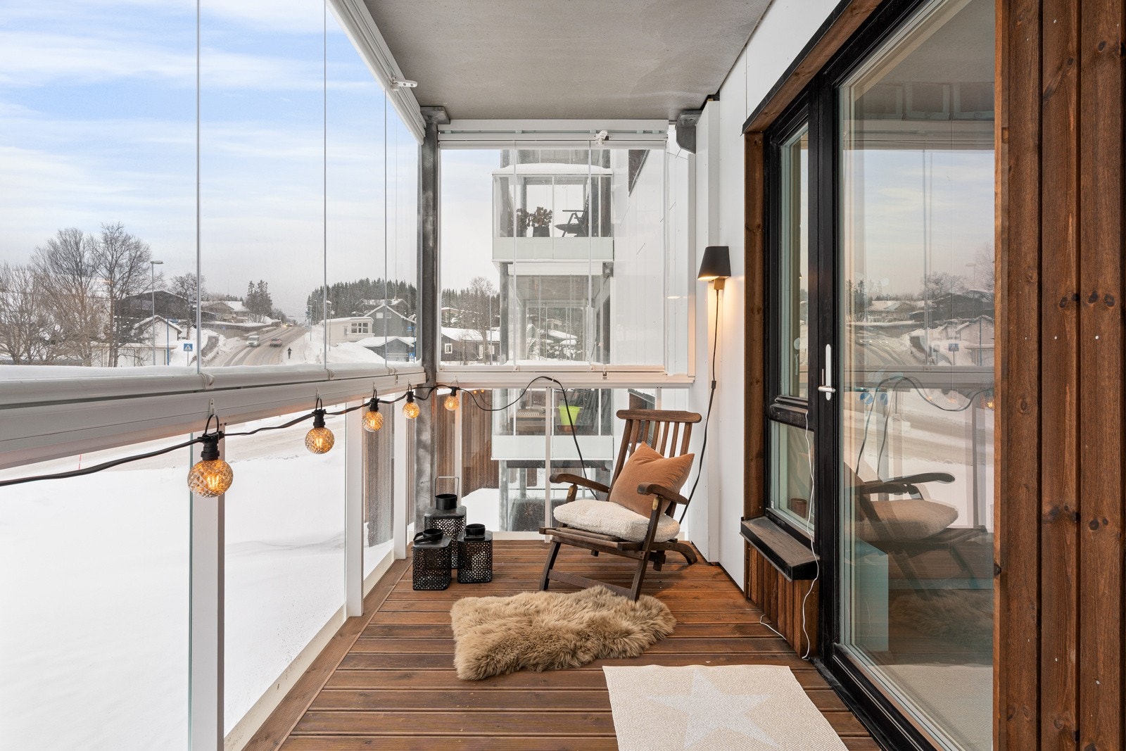 I tillegg til veranda er det også en innglasset balkong. Galleribilde
