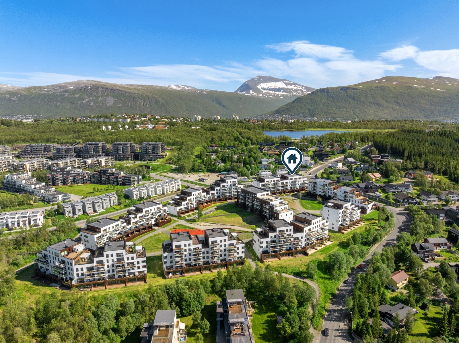 Prestvannet med sine idylliske turmuligheter ligger også en kort spasertur unna. Galleribilde