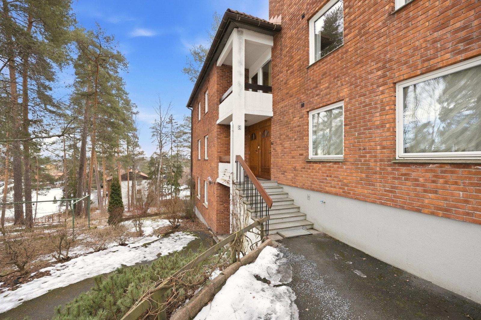 Inngang via 1.etasje. Galleribilde