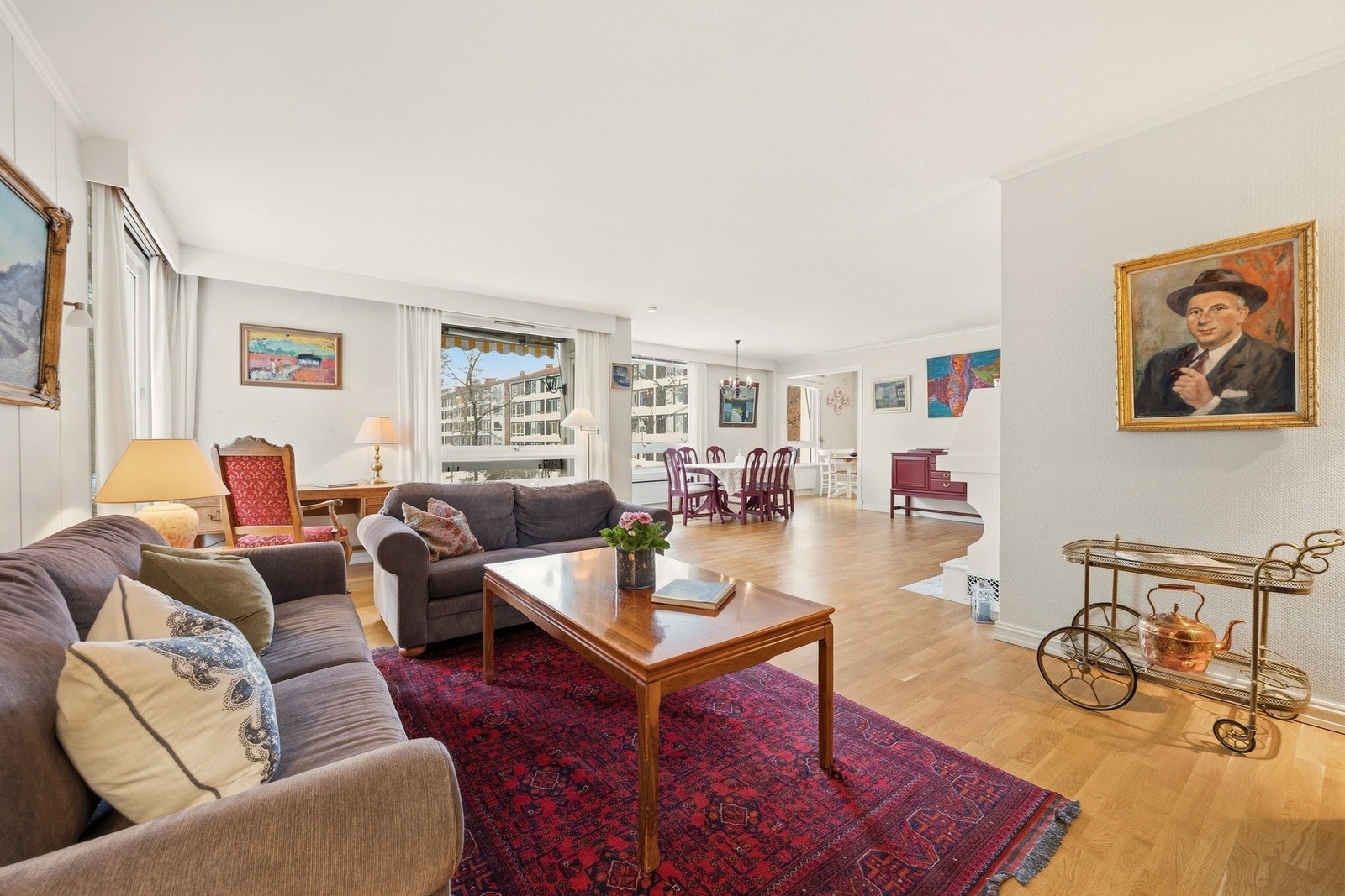 Velkommen til Fjordveien 79C presentert av Eiendomsmegler Edvard Chapsang v/EIE eiendomsmegling Bærum!
Foto: Luxe AS (Anders Kjøndal) Galleribilde