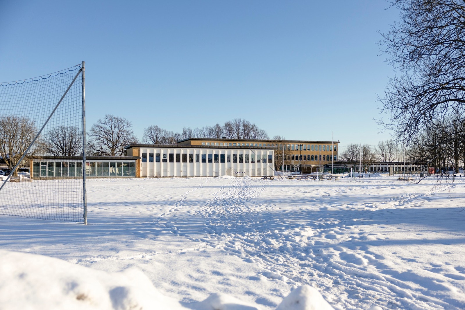 Hedrum ungdomsskole er også kort gåavstand fra boligen. Galleribilde