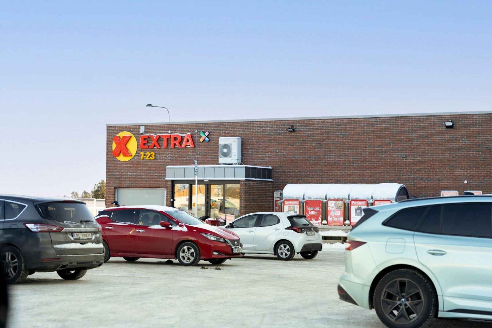 Matbutikk er i kort gåavstand fra leiligheten. I området er det også søndagsåpen butikk. Galleribilde