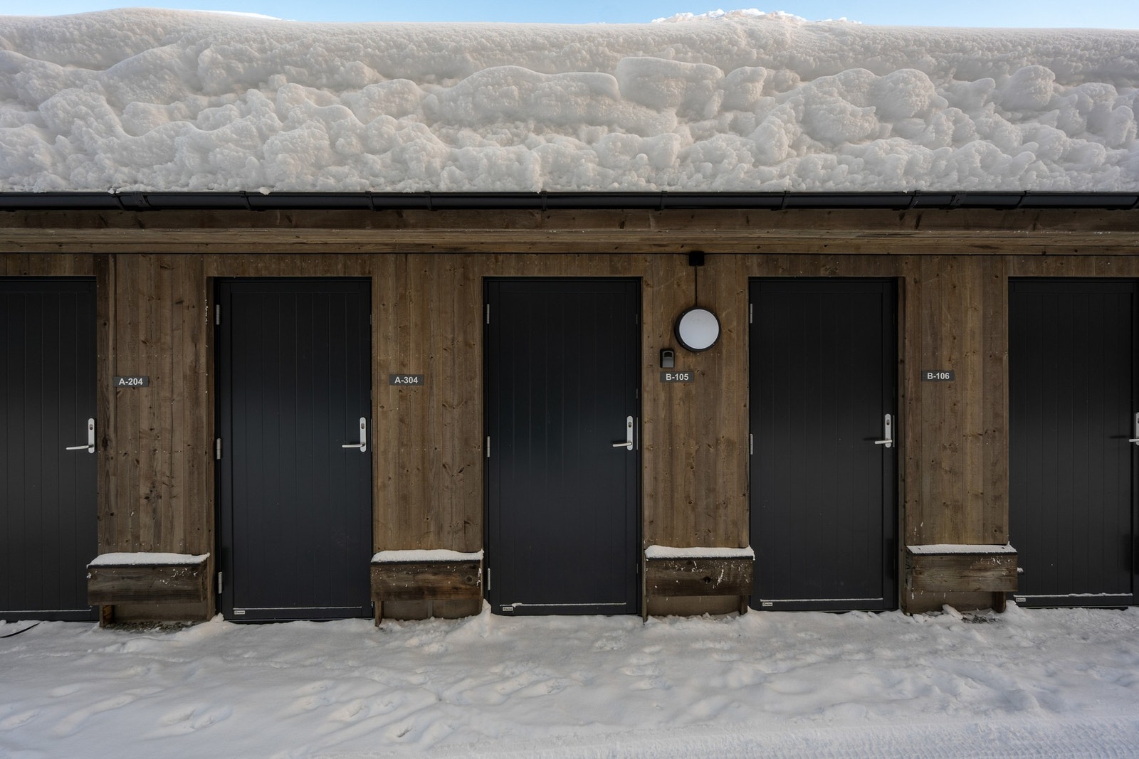 Med leiligheten følger en bod i felles bod-bygg samt smørebod. Galleribilde