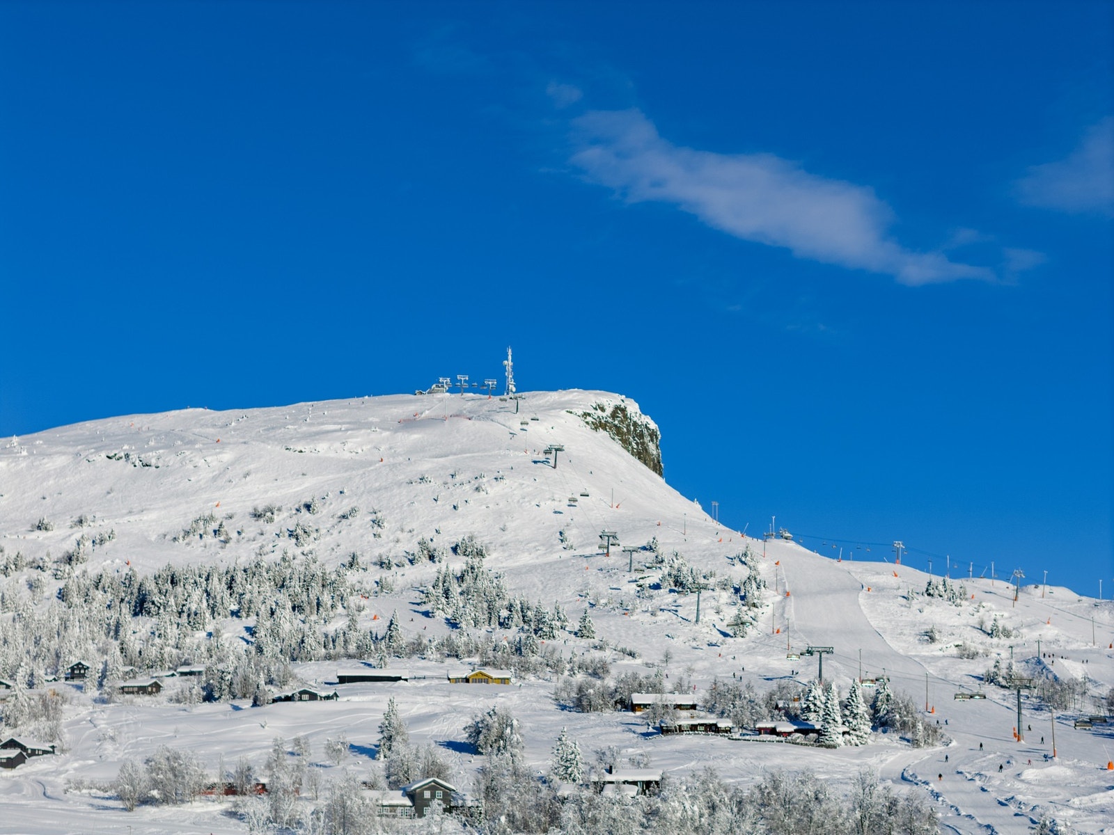 Velkommen til fjells og Skeikampen - en av Norges mest ettertraktede destinasjoner for ski- og fritidsaktiviteter. Galleribilde