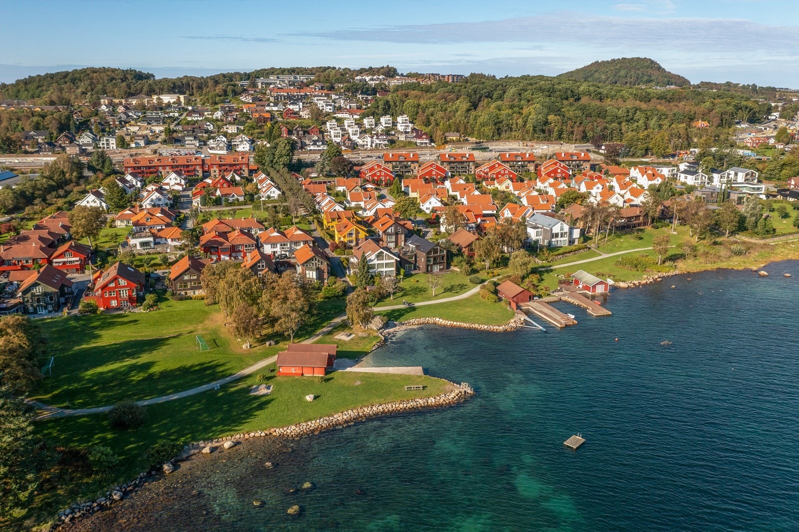 Westergårdveien 12C ligger på familievennlige Gausel, et veletablert området med kort avstand til både butikker, skoler, barnehager, turområder, buss og tog. Galleribilde