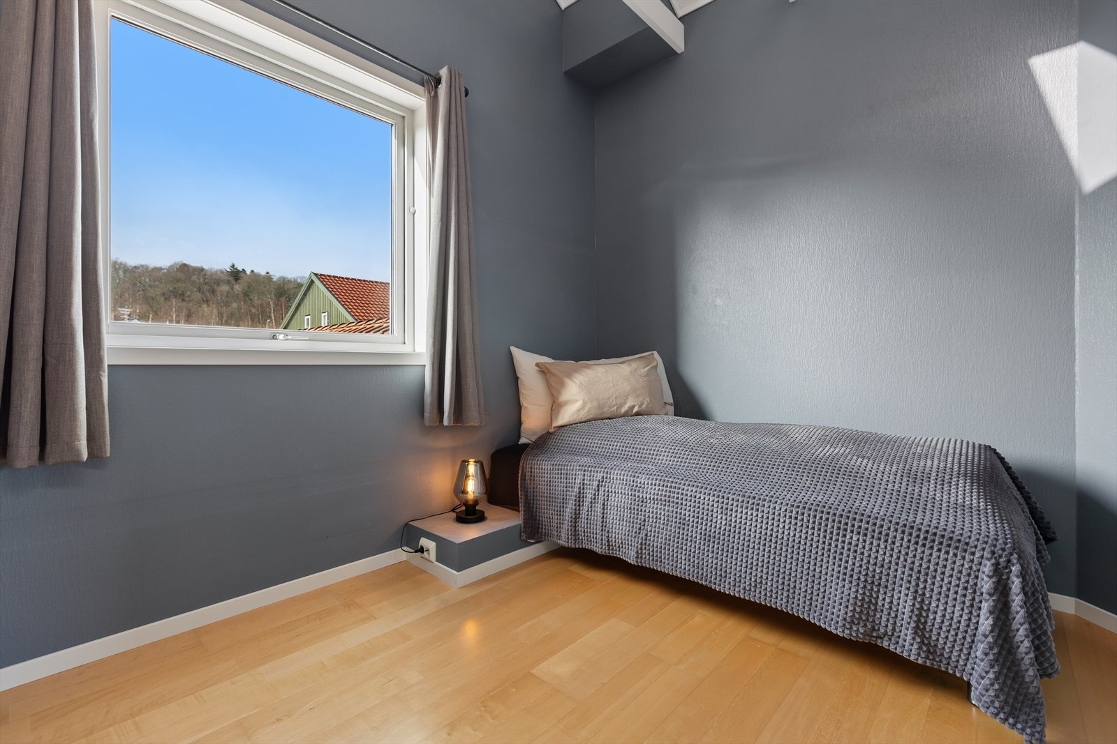 Soverom på loftet. Galleribilde