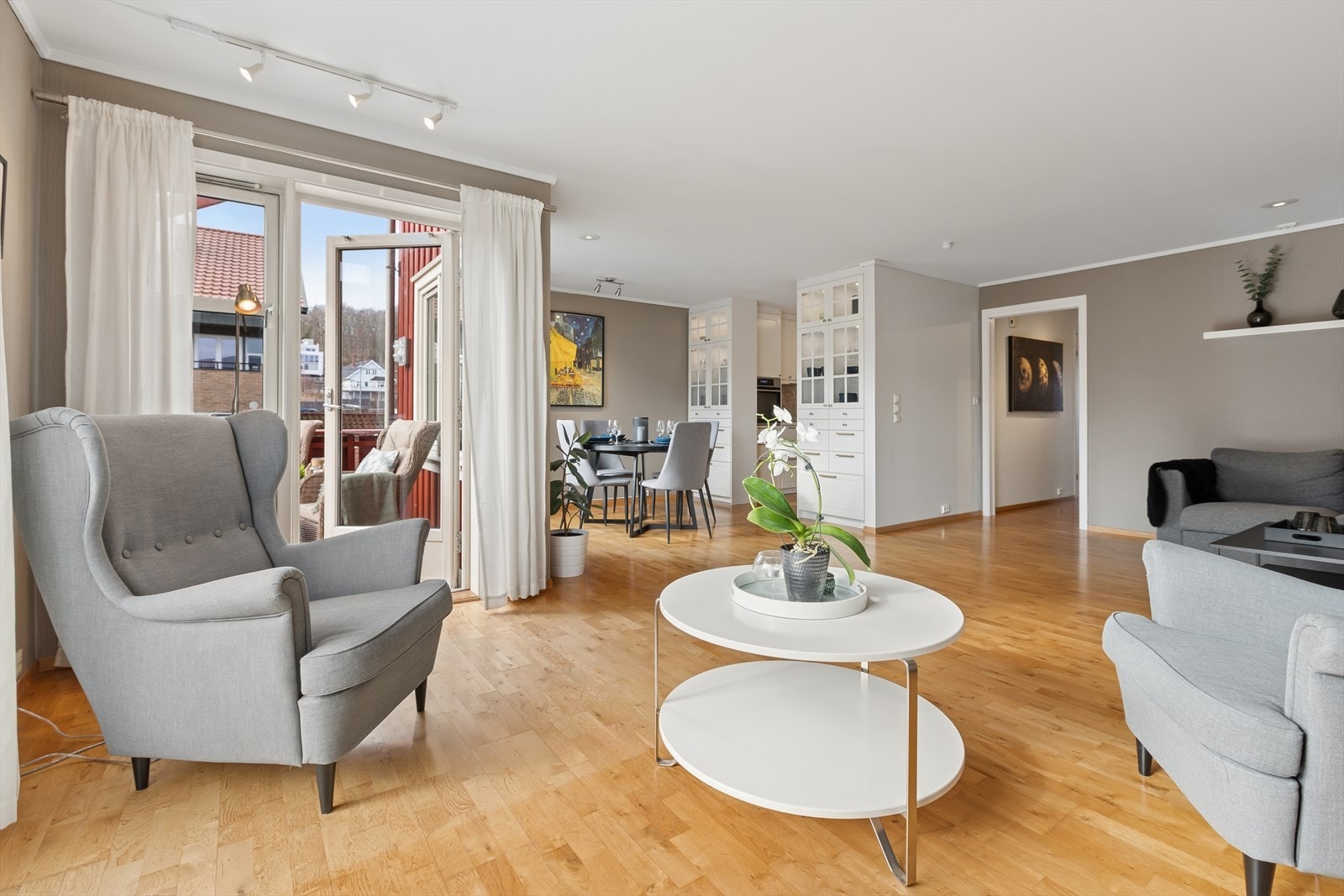 Stuen er boligens naturlige samlingspunkt. Galleribilde