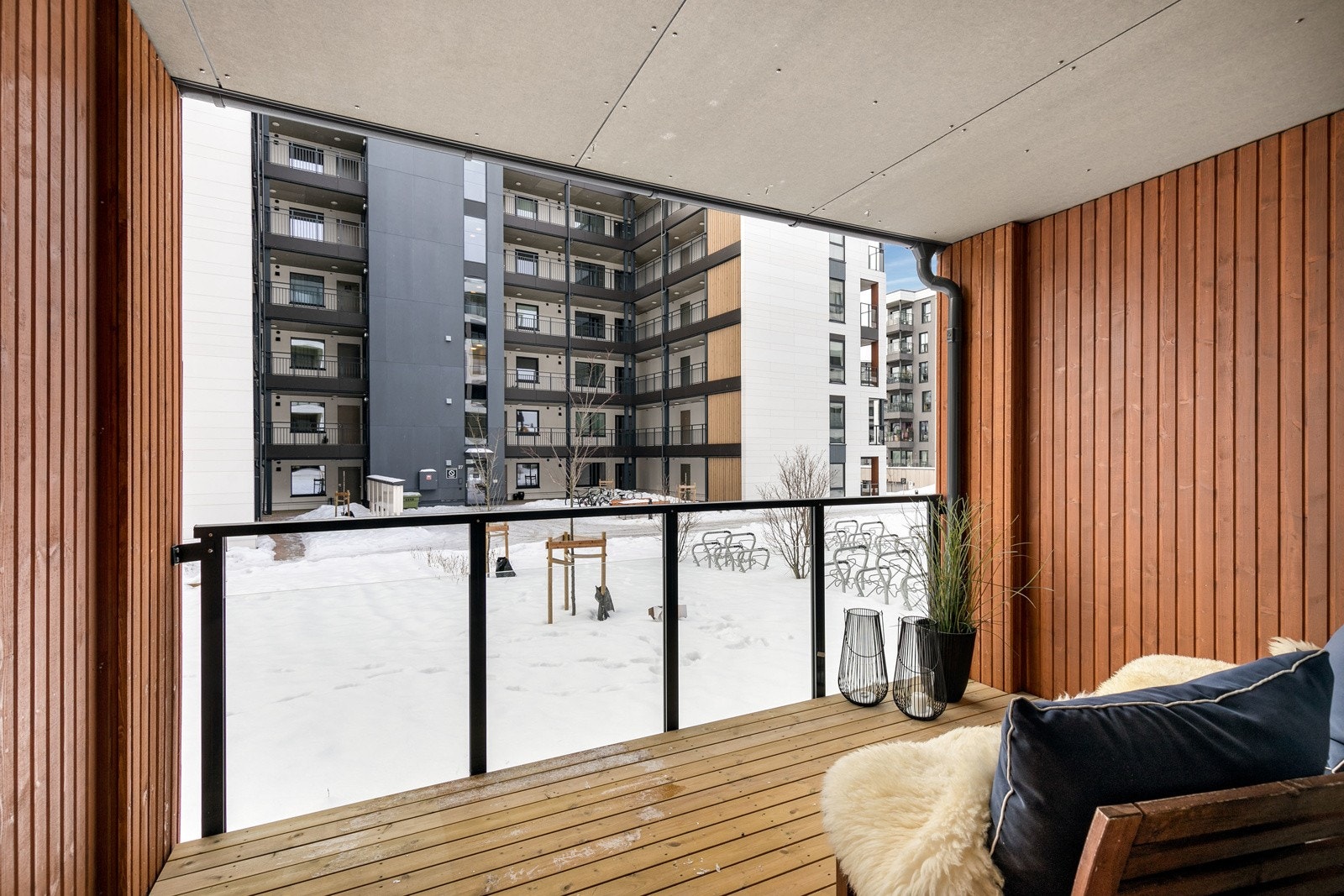 Utgang til flott vestvendt balkong på 8 kvm Galleribilde