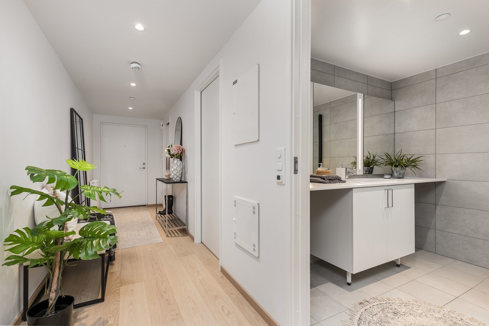 Fin avsatt plass til skapinnredning i entré Galleribilde