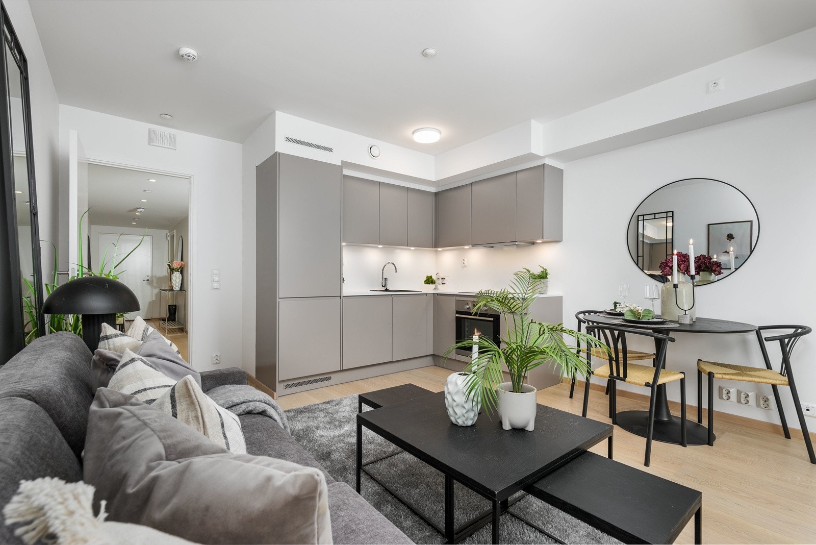 Oppvarming med vannbåren varme via radiator og balansert ventilasjon med varmegjenvinning - en meget energieffektiv bolig! Galleribilde