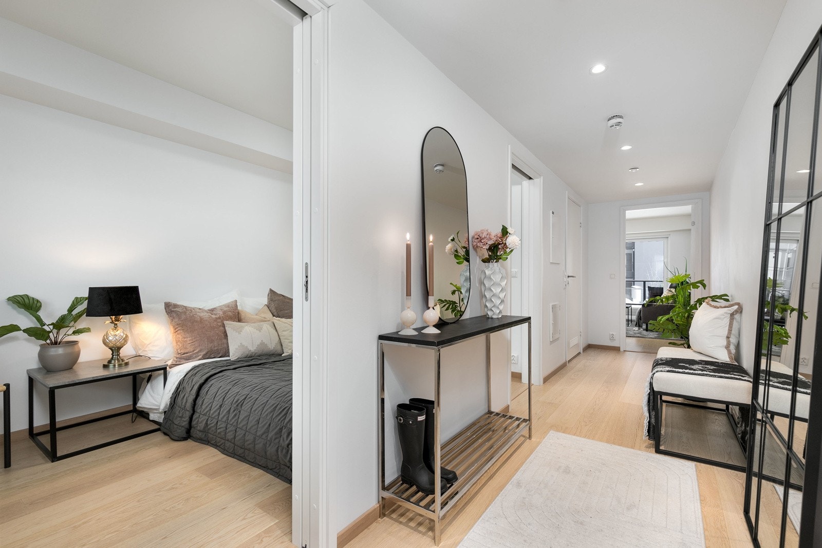 Inngang til soverom fra gang Galleribilde