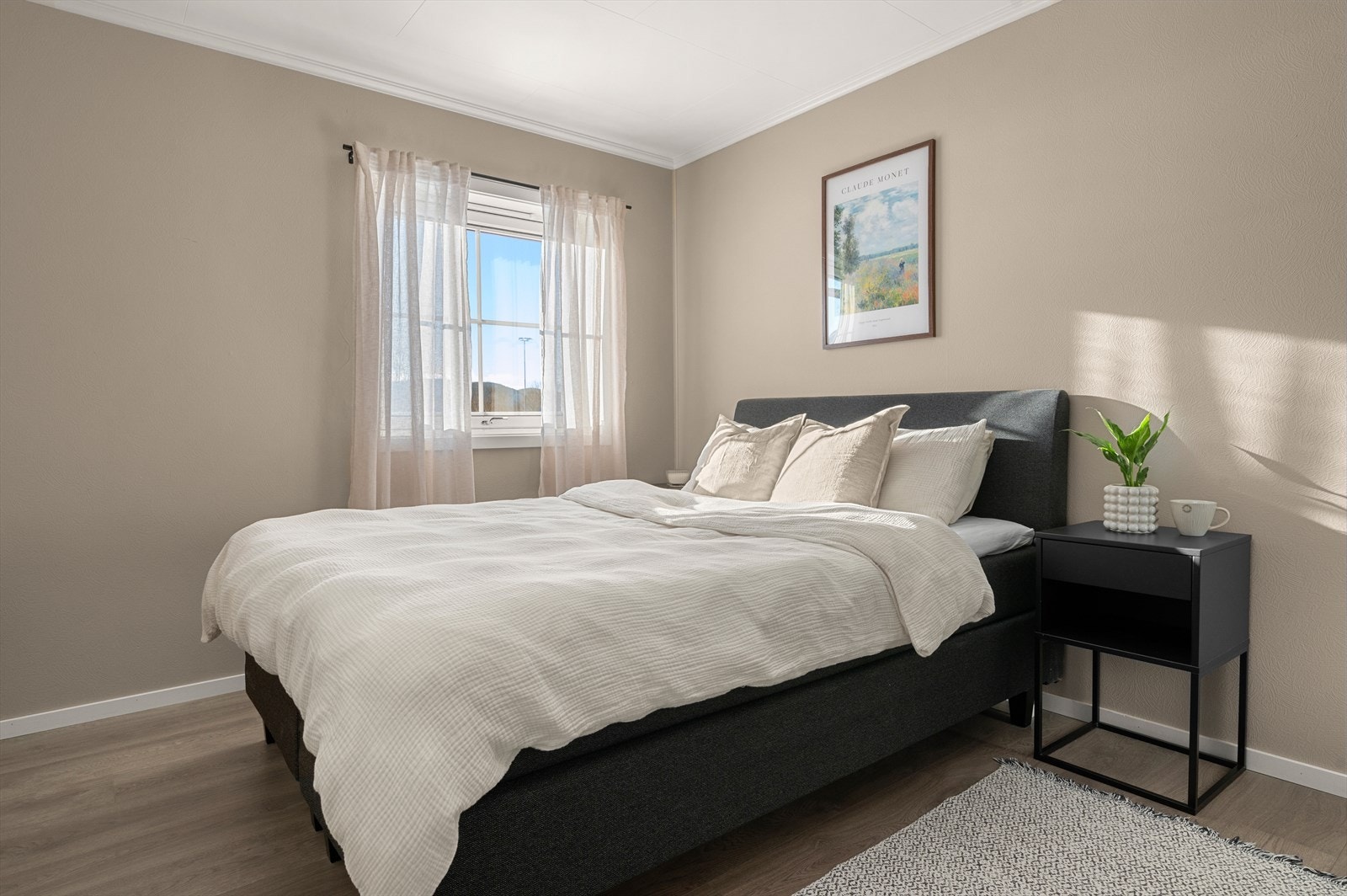 Her får du 2 romslige soverom på hhv. 8,5 kvm og 9 kvm. Galleribilde