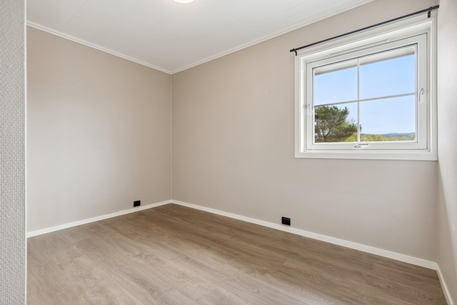 Soverommene har god plass til ønsket sengestørrelse og tilhørende garderobeløsning. Galleribilde