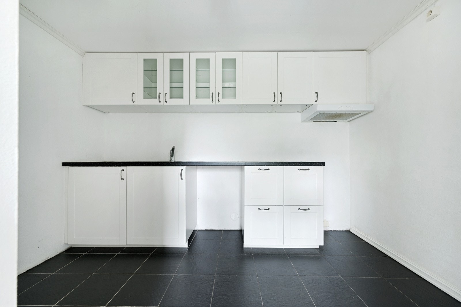 Lyst og praktisk kjøkken i utleiedelen. Galleribilde