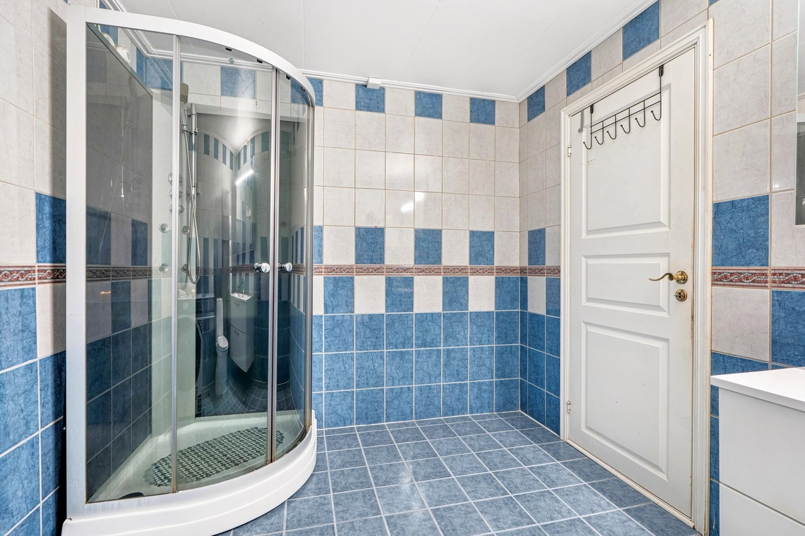 Baderommet har ifølge takstmann moderniseringsbehov. Galleribilde