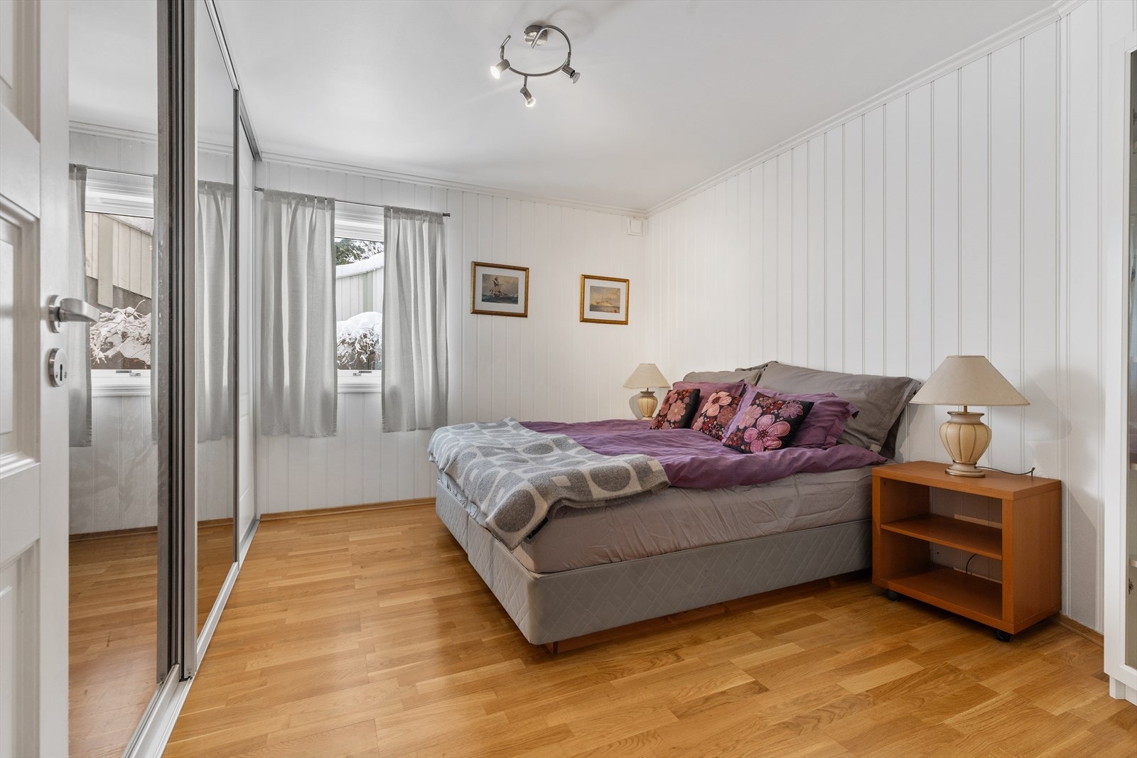 Soverom I med skyvedørsgarderobe. Galleribilde