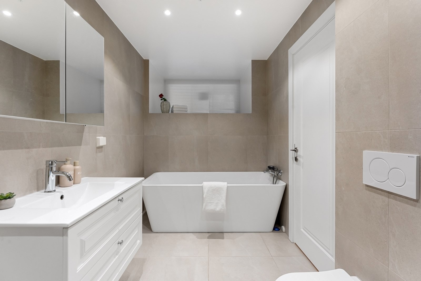 Flislagt bad med varmekabler i gulv. Galleribilde