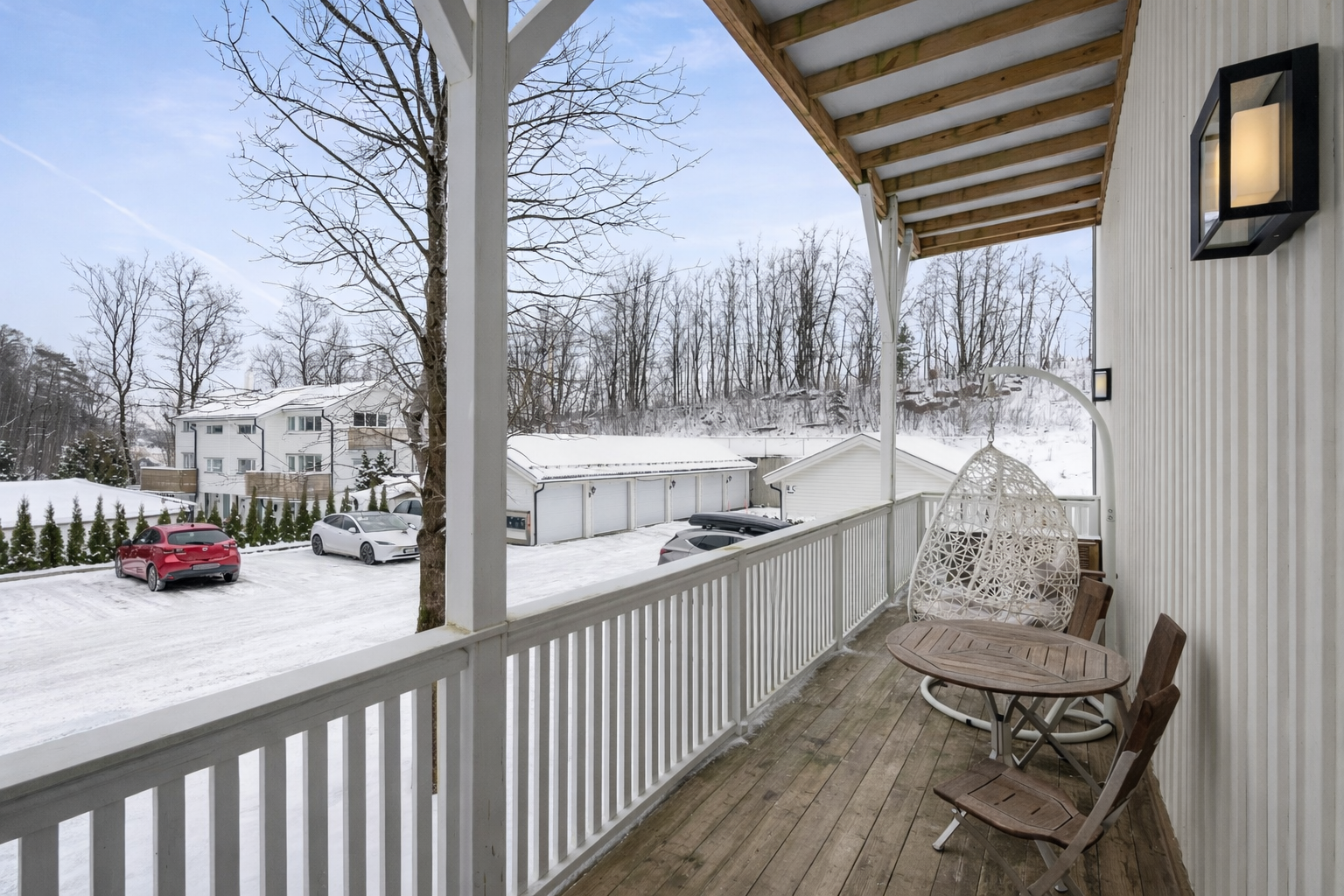 Verandaen er på 13 kvm. (Bilde er KI redigert og avvik vil forekomme). Galleribilde