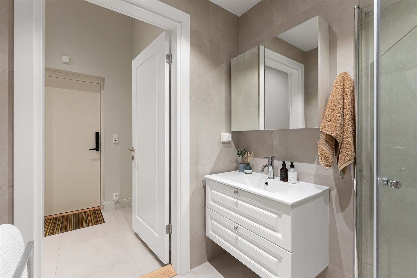 Flislagt bad med varmekabler i gulv. Galleribilde