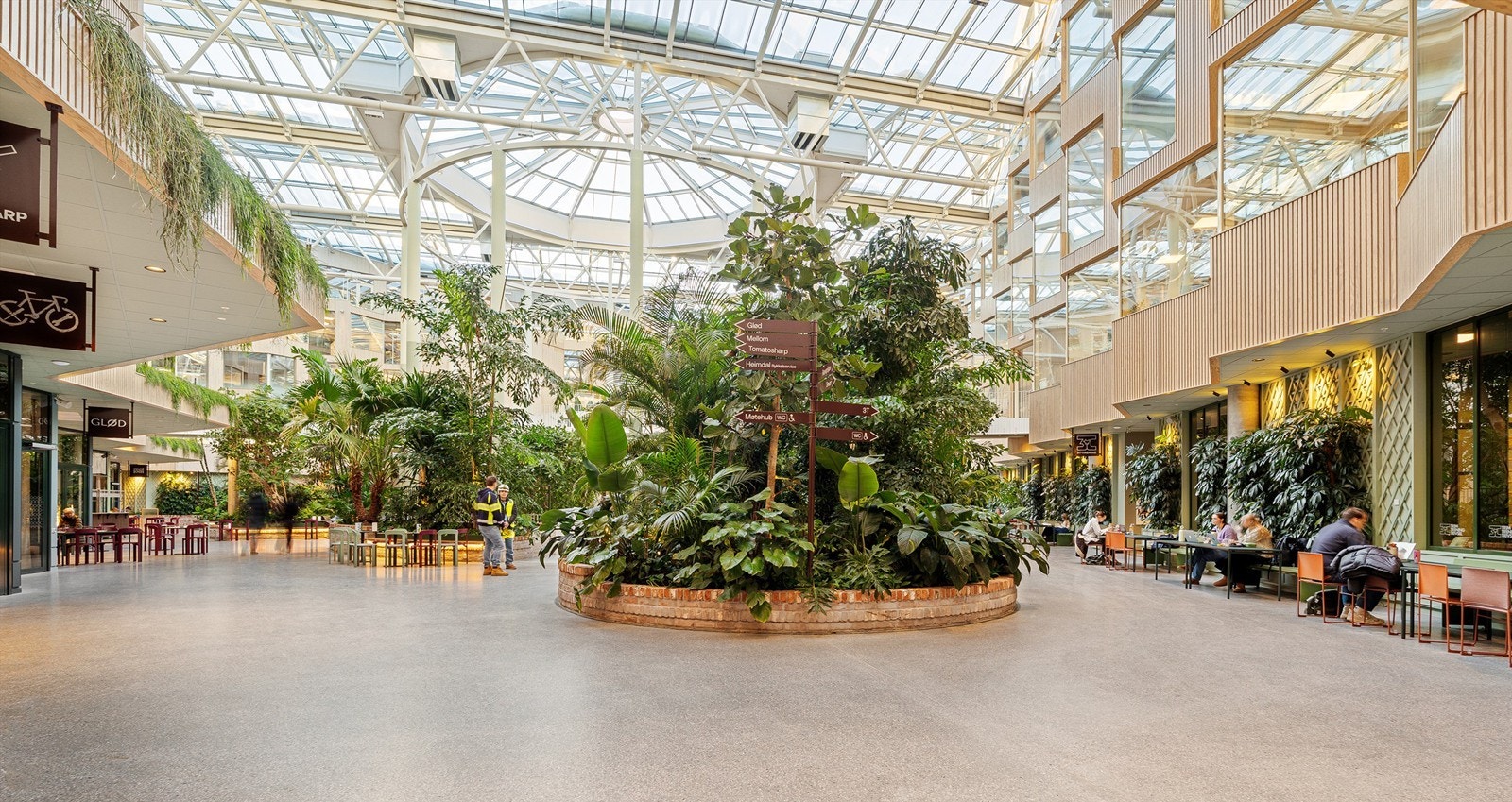 Teknobyen byr på et moderne og levende næringsmiljø med grønne fellesområder, møteplasser og caféer. Et attraktivt og urbant supplement til hverdagen - enten du studerer, jobber eller begge deler. Galleribilde