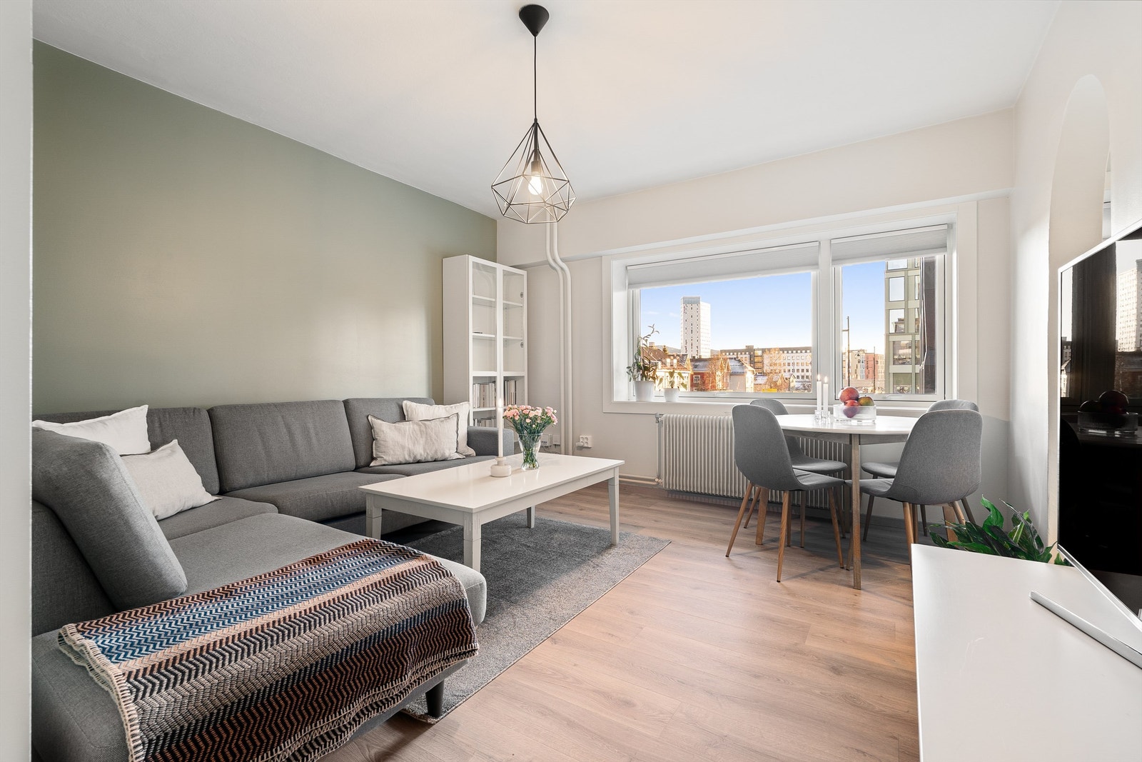 Saip Harmankaya har gleden av å presentere Elgeseter gate 58 A! Lys og innbydende 3-roms aksjeleilighet med attraktiv og sentral beliggenhet. Foto: Krokstad-Nervik (Ekaterina Krokstad) Galleribilde