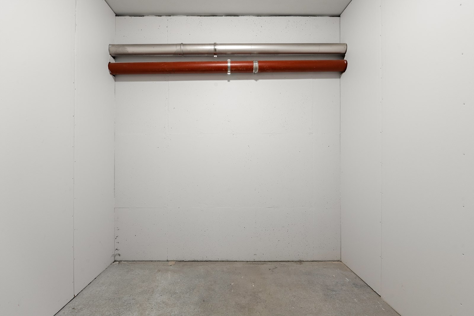 Sportsbod, like ved parkeringsplassen. Galleribilde