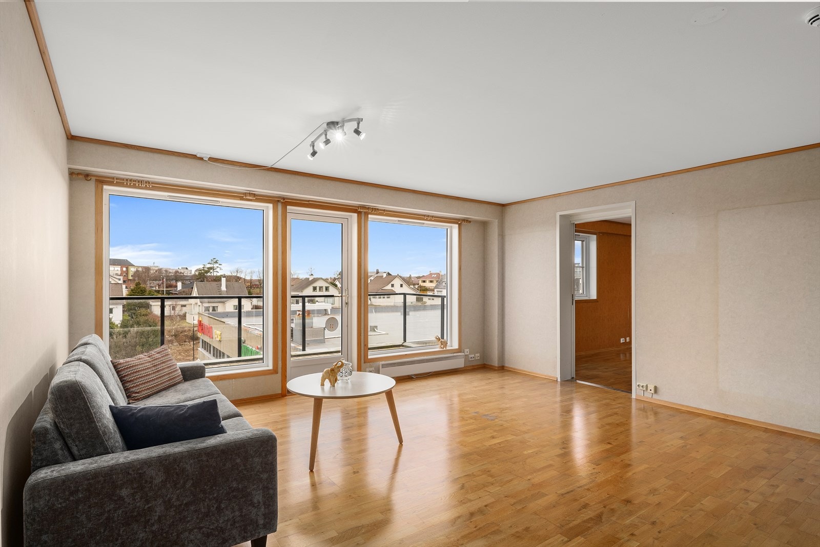 Fra stuen er det utgang til terrassen. Galleribilde