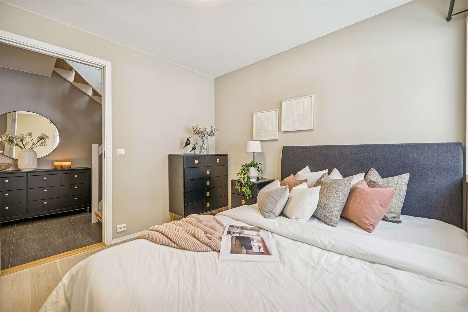 Det tredje soverommet ligger også praktisk til i første etasje. Galleribilde