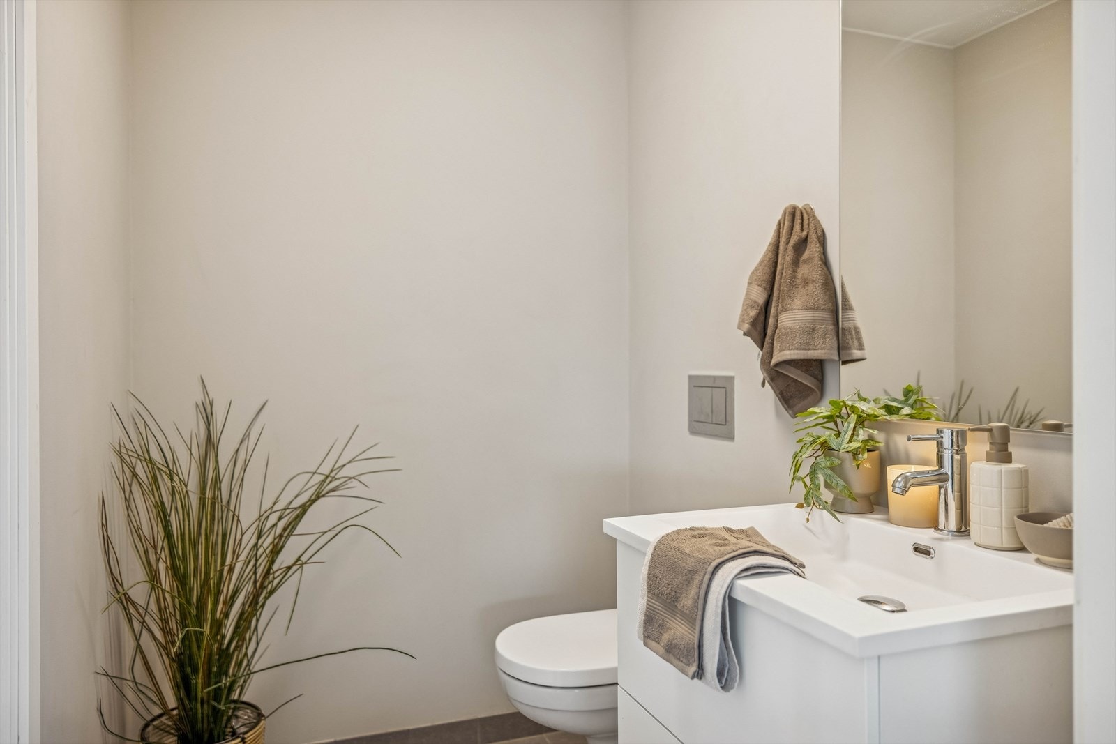 Rommet har flislagt gulv med varmekabler for ekstra komfort. Galleribilde