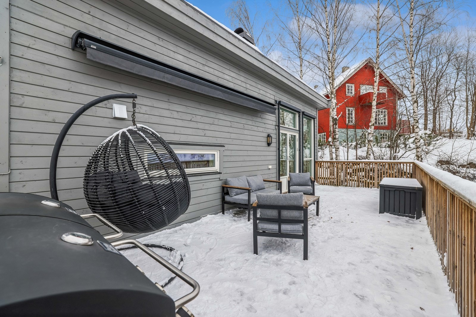 Den store takterrassen på 32 m² er et flott supplement til boligens oppholdsarealer. Galleribilde