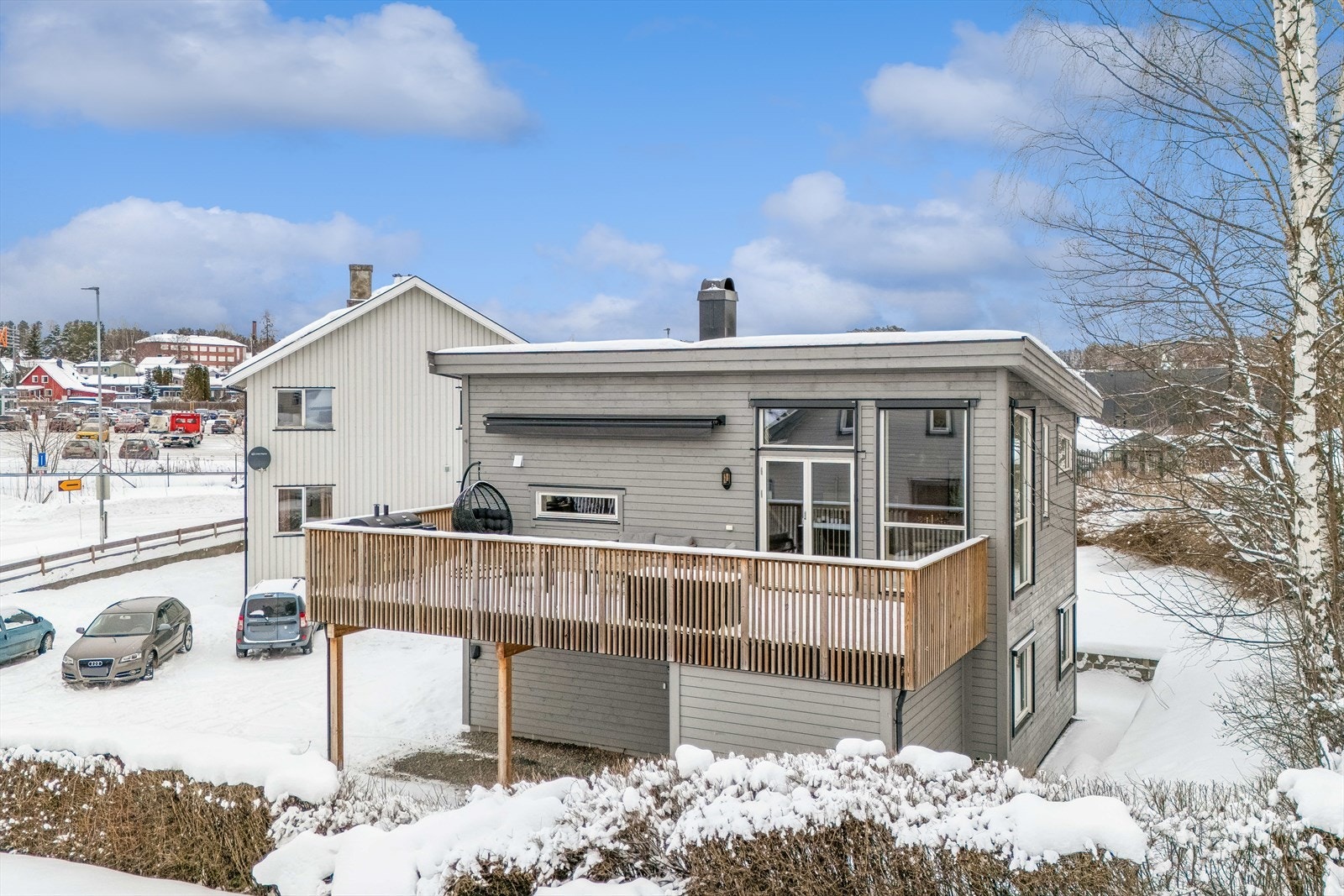 Moderne enebolig fra 2022 med spennende arkitektur. Galleribilde