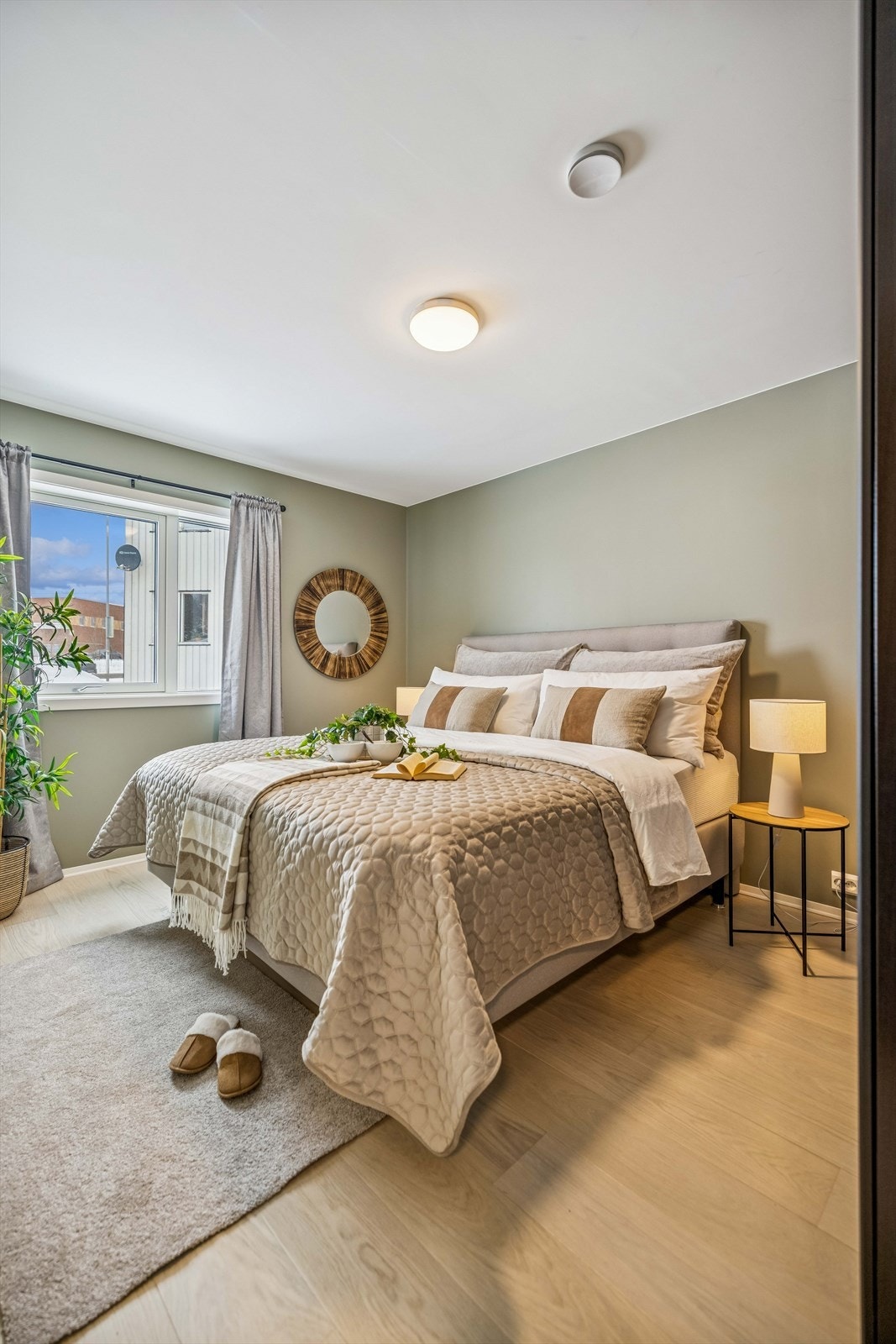 Et lyst og anvendelig rom som passer godt som barnerom eller gjesterom. Galleribilde