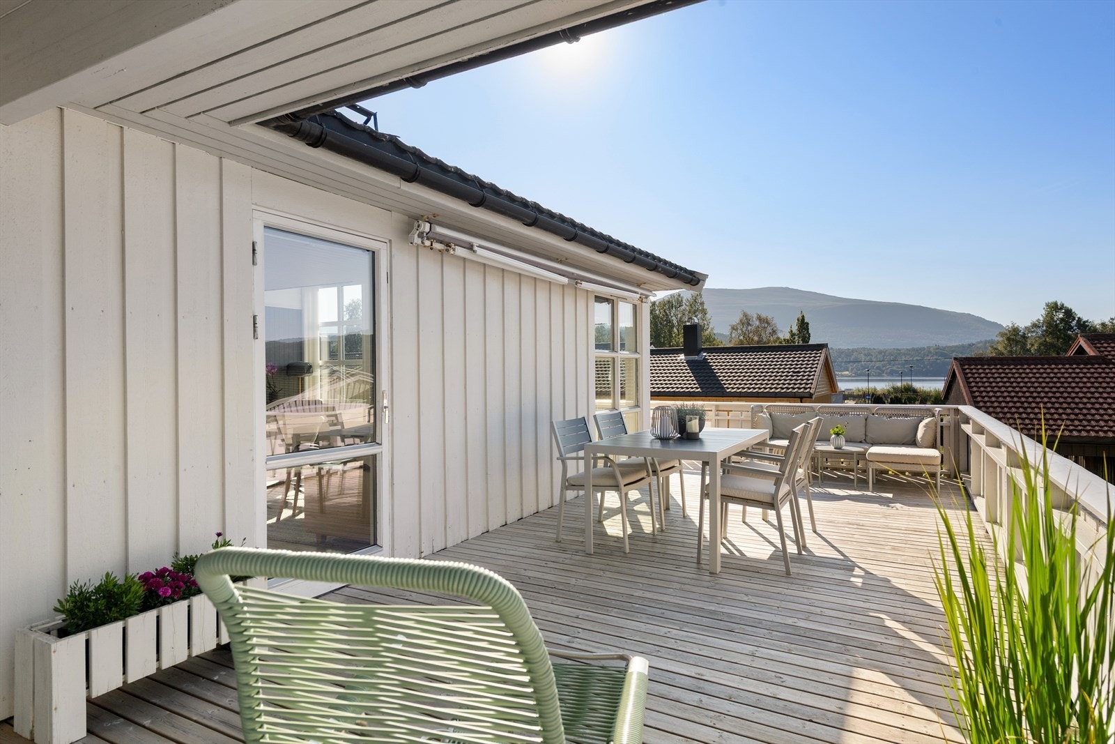 Flott terrasse med utsikt. Galleribilde