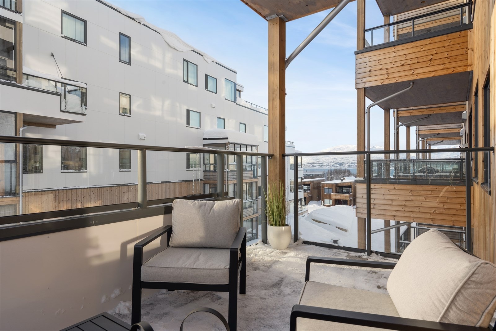 Fra balkongen får du også utsikt mot nærområdet. Galleribilde