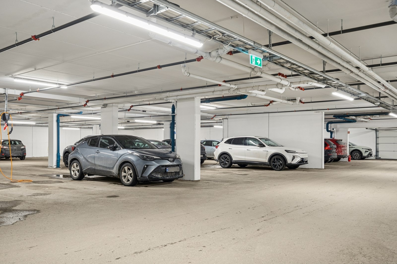 Fast parkeringsplass i felles garasjeanlegg. Opplegg for å kunne montere el-billader. Galleribilde