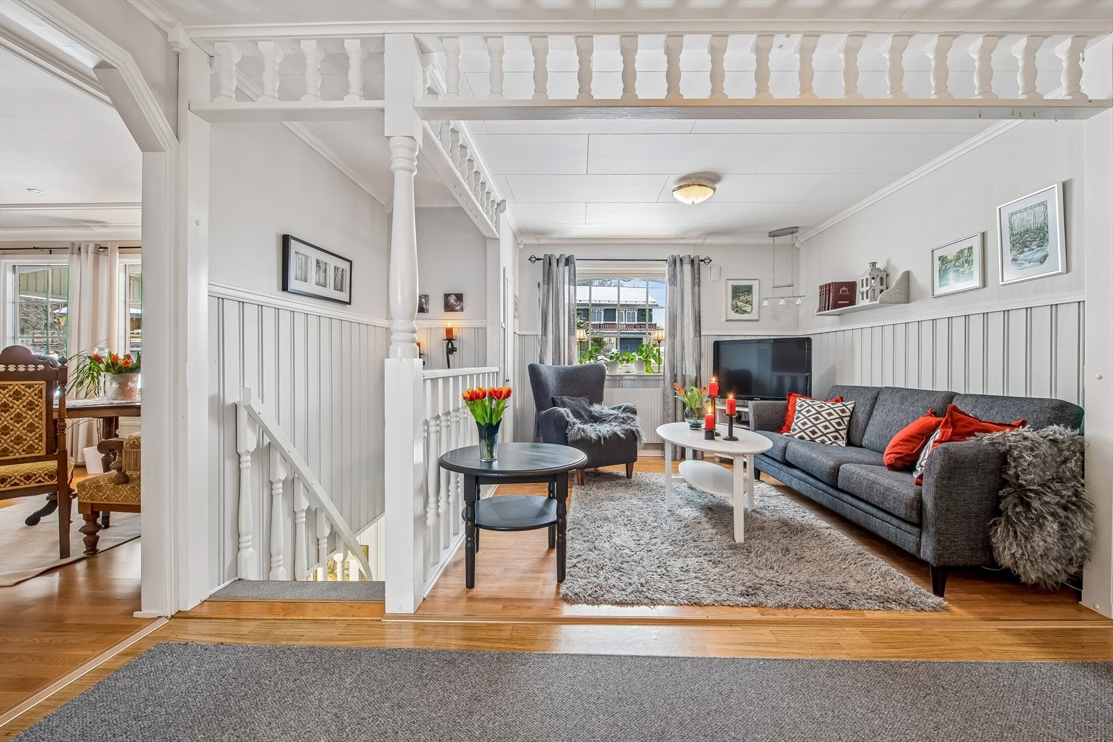 Rommet fikk nye malte trevinduer med 2-lags isolerglass i 2019. Galleribilde