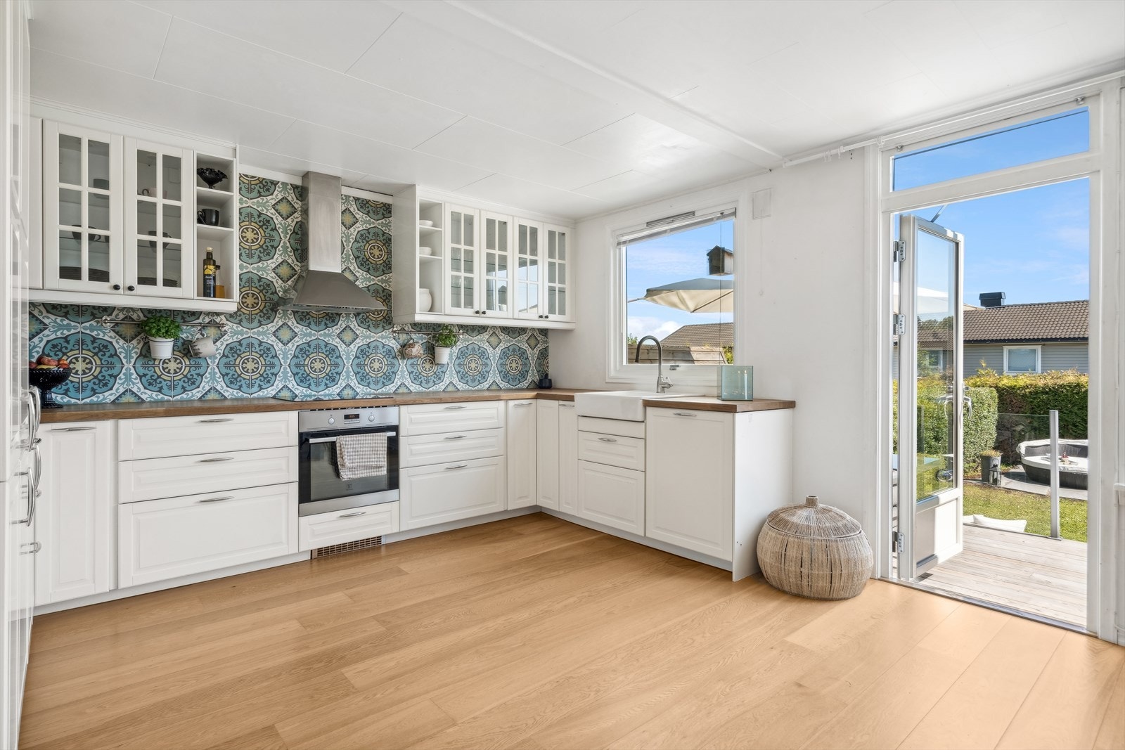 Boligen har et nydelig kjøkken fra 2013, med masse skap og benkeplass. Galleribilde