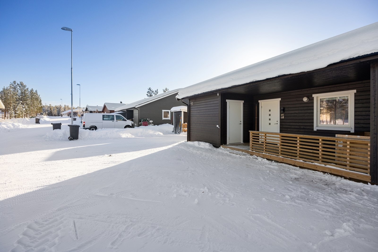 God plass til parkering i eget gårdsrom. Galleribilde