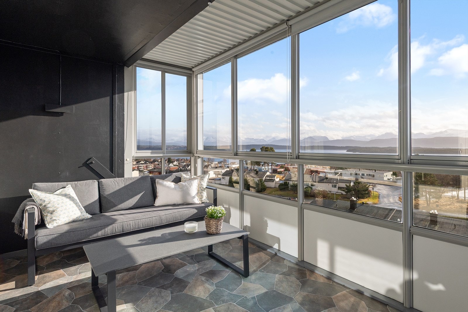 Innglasset balkong Galleribilde