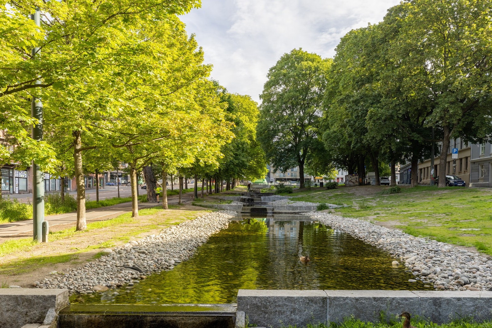 Idylliske Alexander Kiellands Plass med en flott park og et senter med et godt utvalg av butikker. Galleribilde