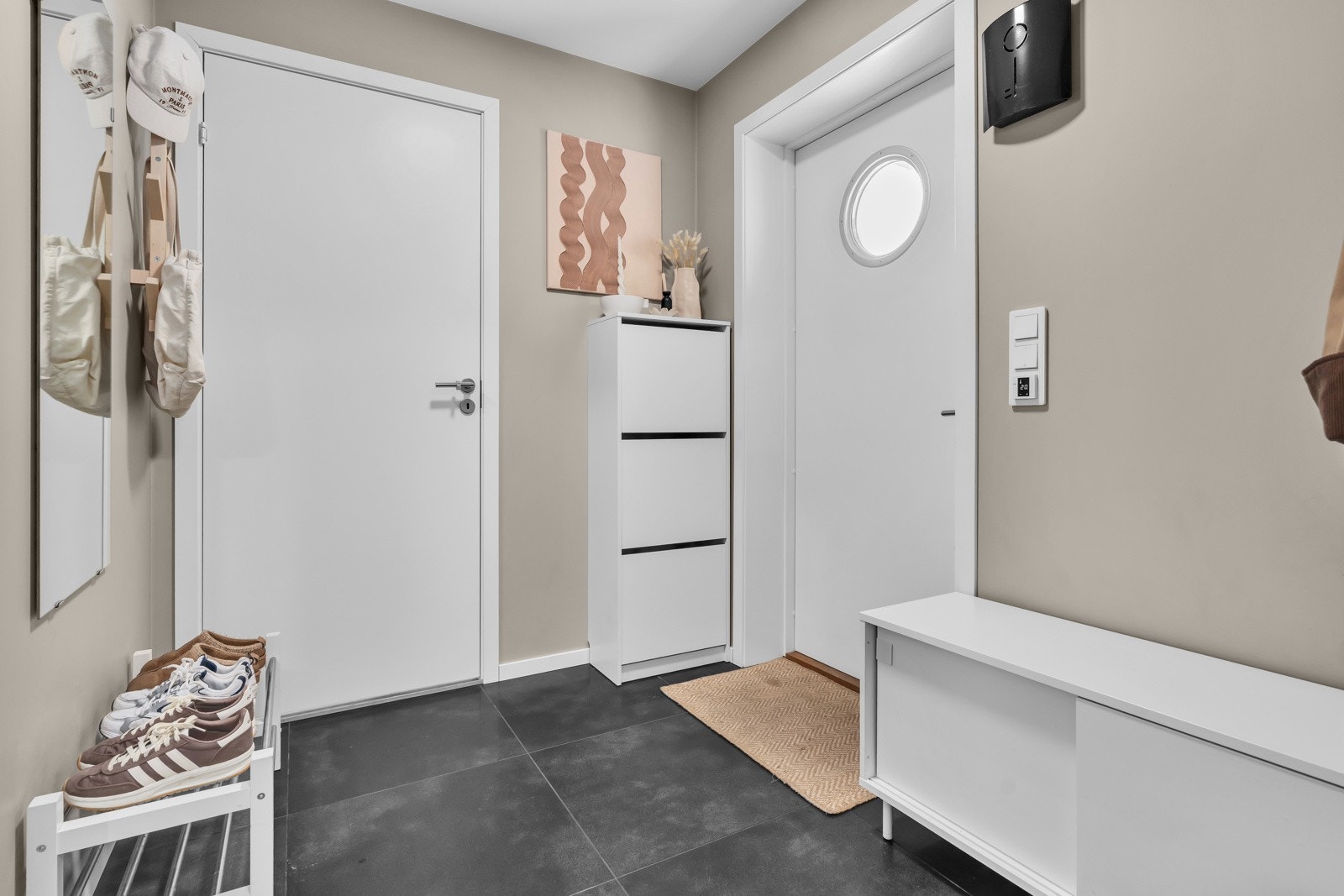 Fra gangen er det adkomst til toalettrom og bod/vaskerom. Galleribilde