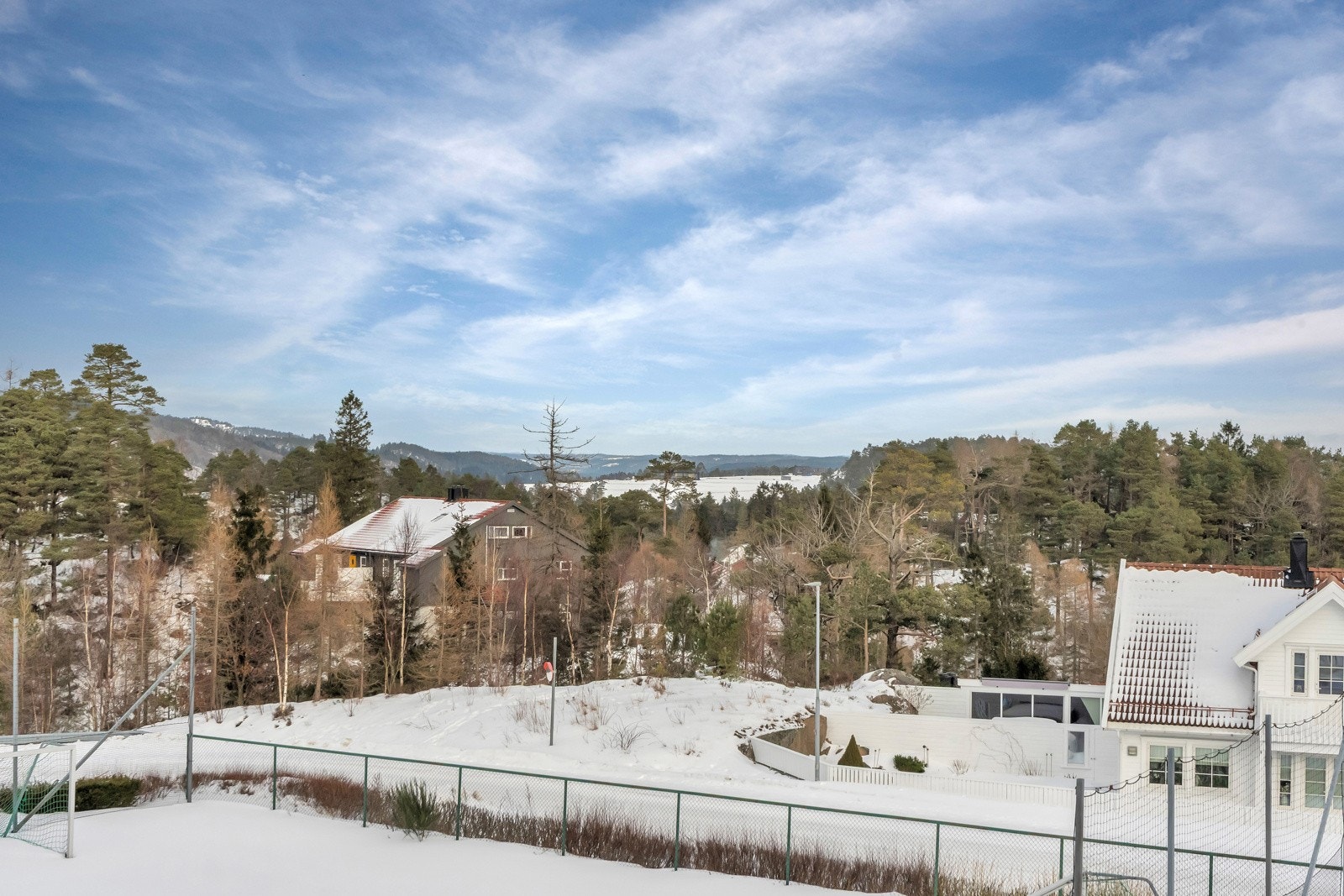 Idyllisk beligghet med naturen tett innpå. Galleribilde