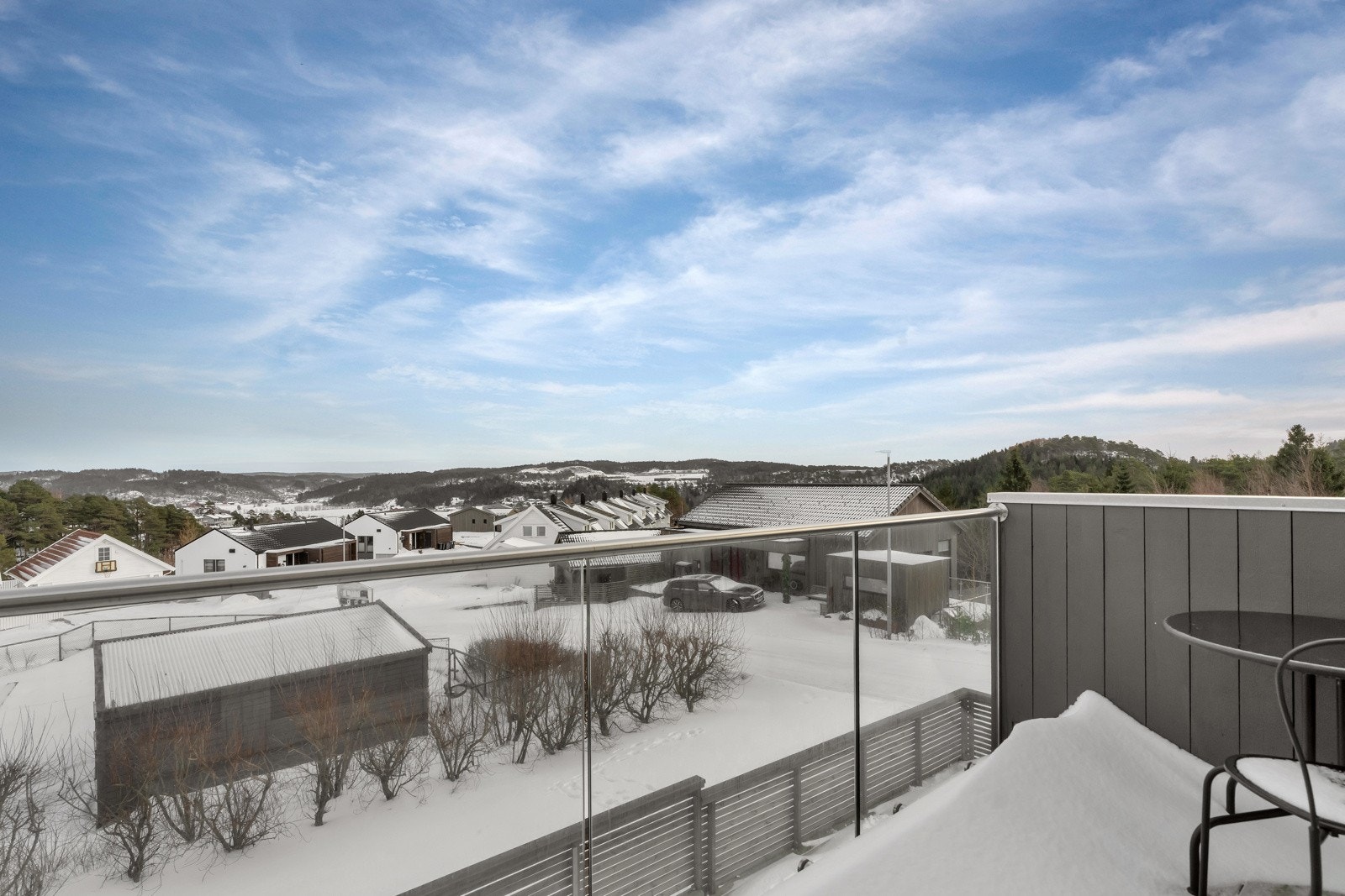 Balkongen har gode solforhold og en flott utsikt. Galleribilde