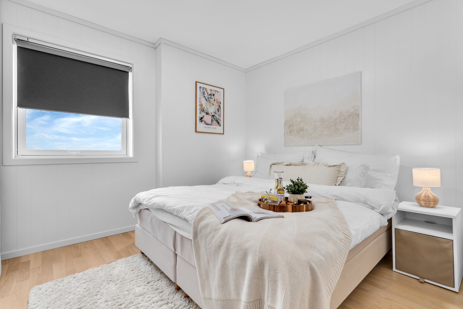 Soverom III har parkett på gulv og panelplater på veggene. Galleribilde