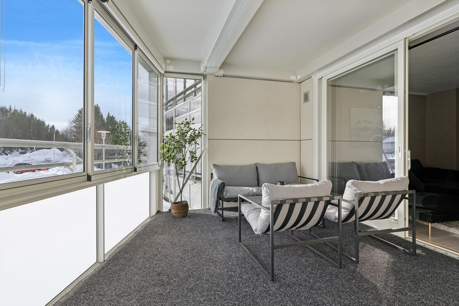 Selger opplyser om svært gode solforhold med sol stort sett hele dagen. Galleribilde