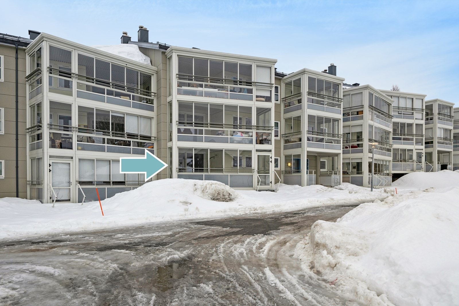 Leiligheten ligger fint til med enkel adkomst i byggets første etasje. Galleribilde