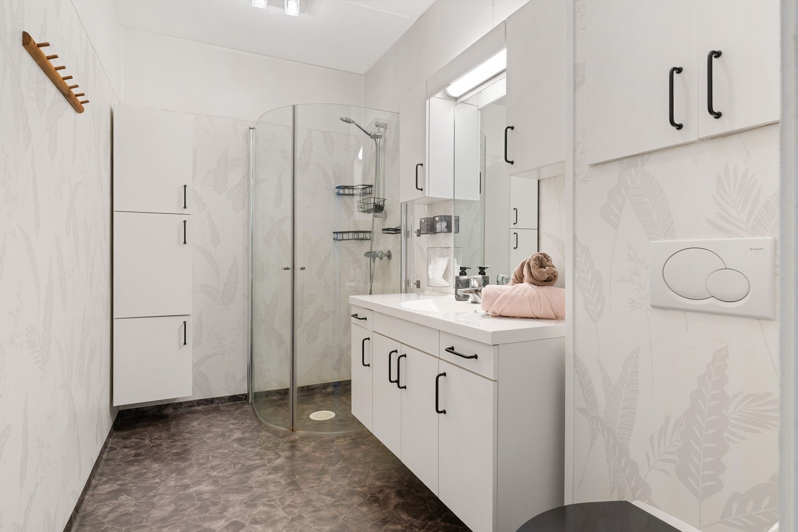 Badet er ca. 5 kvadratmeter - Renovert i 2012 Galleribilde