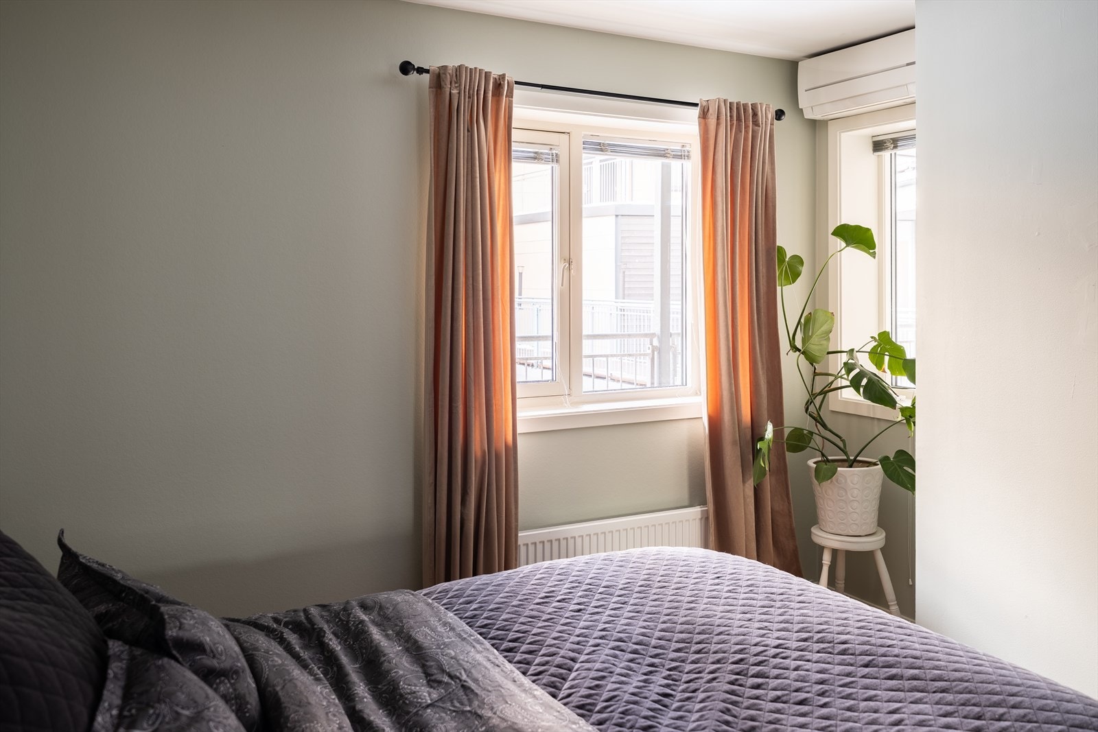 Fargekode: 8281 Pale Linden. Galleribilde